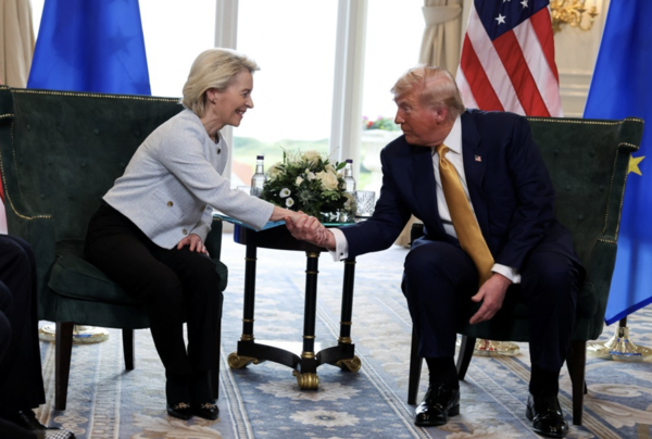 우르줄라 폰데어라이엔 EU 집행위원장과 도널드 트럼프 미국 대통령. 연합뉴스 제공.