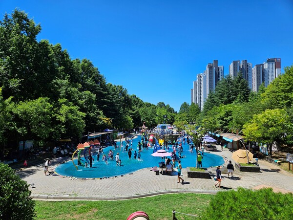 광주시는 1일 본격적인 여름 휴가철을 맞아 물놀이 사고 예방에 각별한 주의를 당부했다.물놀이장./광주시