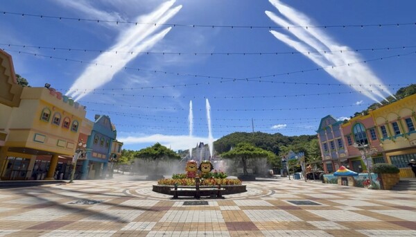 오월드 정문 광장에서 시원한 물대포를 쏘고 있다. 대전도시공사 제공.