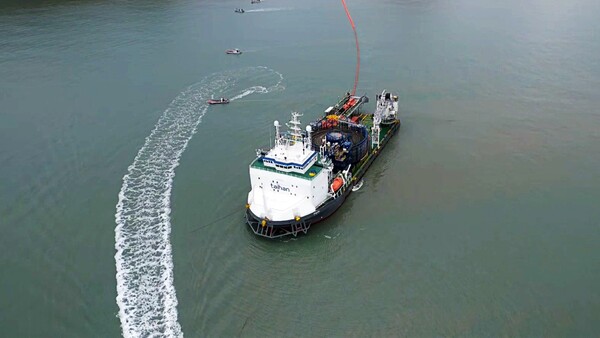 국내 해상풍력 사업에 투입된 CLV 포설선 '팔로스호'. 대한전선 제공