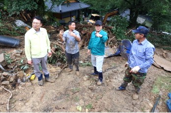 지난달 300~400mm의 폭우로 소하천 등 대규모 공공시설 및 사유시설 피해가 발생한 청도군에 정부가 6일 ‘특별재난지역’으로 공식 선포했다.(사진=청도군)
