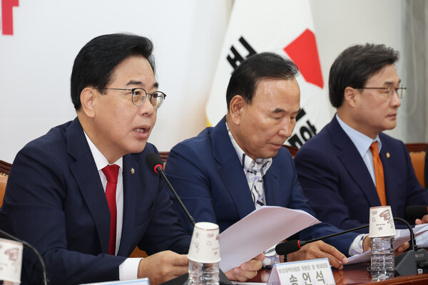 국민의힘 송언석 비상대책위원장 겸 원내대표가 7일 국회에서 열린 비상대책위원회의에서 발언하고 있다. 연합뉴스. 