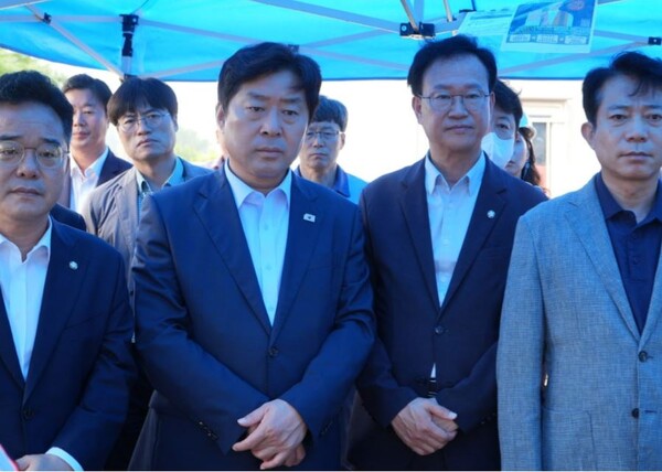  포스코이앤씨 사고 현장을 찾은 더불어민주당 황명선 의원. 의원실. 