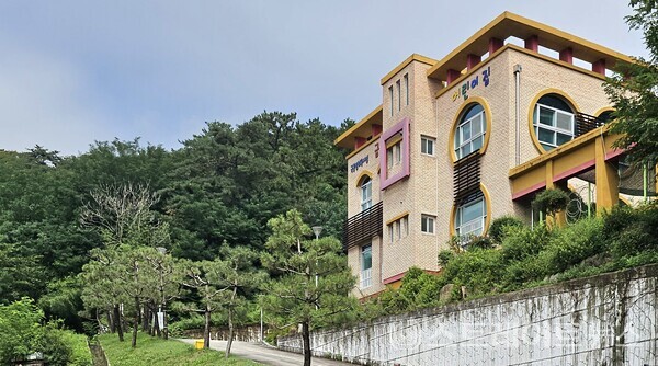 ◇'김해 삼계 동일스위트'가 위치한 삼계동에 있는 어린이집 중 하나인 금관어린이집. (사진=이준혁 기자)