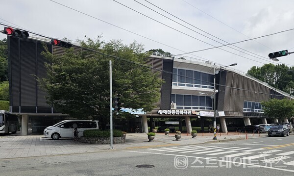 ◇'김해 삼계 동일스위트' 단지와 가까운 김해시장애인종합복지관. (사진=이준혁 기자)