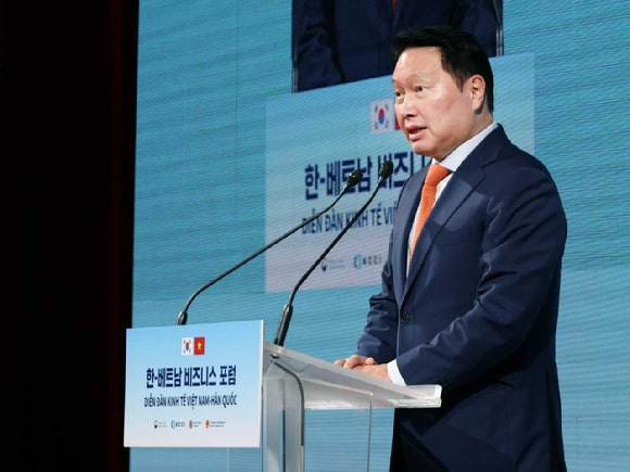 최태원 SK그룹 회장 겸 대한상공회의소 회장이 12일 서울 소공동 롯데호텔에서 열린 '한·베트남 비즈니스 포럼'에서 개회사를 하고 있다. 대한상공회의소 제공