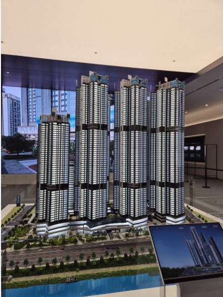 롯데건설이 부산 최고가로 선보인 하이엔드 주거단지 '르엘 리버파크 센텀'의 견본주택내 모형.