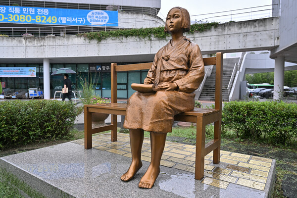 서구가 광복 80주년을 맞아 오는 14일부터 22일까지 '기억에서 평화로'를 주제로 기념 주간을 운영한다.청사 앞 소녀상./서구