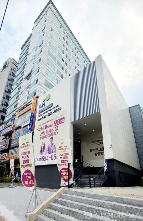 남양주 왕숙2지구의 첫 민간참여 공공분양주택 ‘왕숙 푸르지오 더 퍼스트’에 이어 신혼부부의 청약 광풍이 예상되는 '구리갈매역 신혼희망타운'의 모델하우스. 김태현 기자