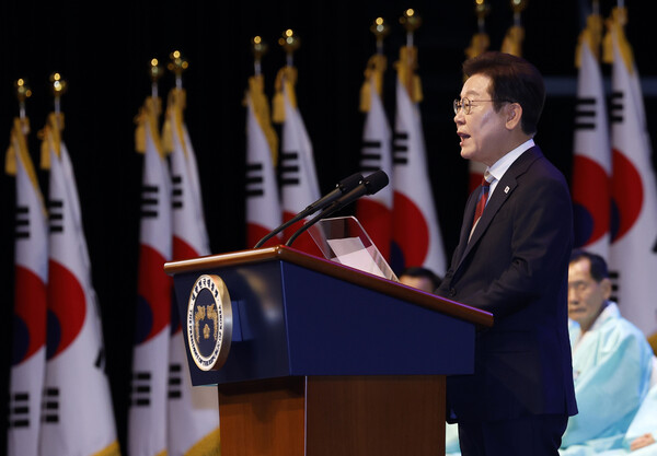 이재명 대통령이 15일 서울 세종문화회관에서 열린 80주년 광복절 경축식에서 경축사를 하고 있다. 연합뉴스. 