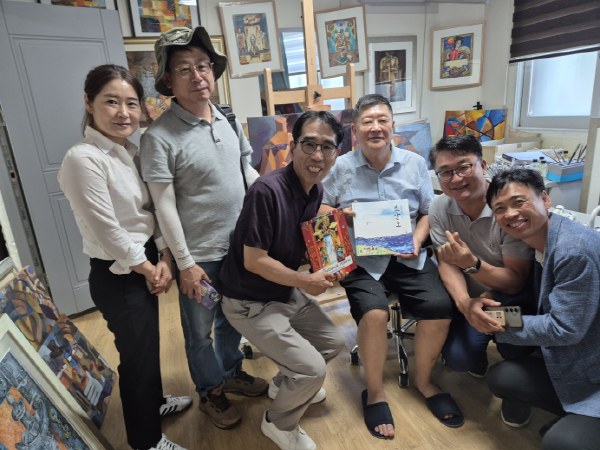 국내 유명 동화작가들이 지난 15일 광주고려인마을 찾아 동화 제작을 협의했다/ 고려인마을