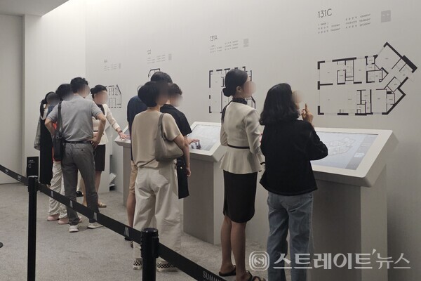 ◇'서면 써밋 더뉴' 견본주택에 모델룸이 설치되지 않은 주택형의 안내. (사진=이준혁 기자)