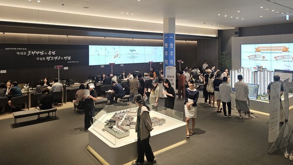 우미건설이 남원주역세권 AC-5블록에 분양 중인 ‘원주역 우미 린 더 스텔라’가 청약홈 특별공급에서 3개 주택형 100% 소진에 힘입어, 1순위 청약에서 조기 완판 교두보를 확보할 전망이다. 이준혁 기자