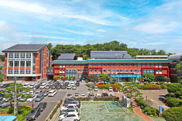 산청군청 전경. 