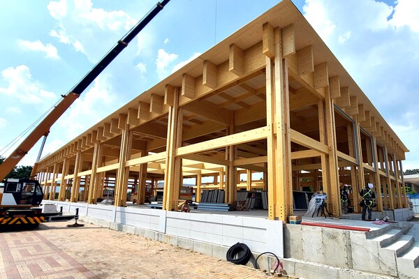 경상북도는 21일, 주요 언론인 100여 명을 아시아태평양경제협력체(APEC) 준비 현장으로 초청해 APEC 정상회의 준비 상황 설명회를 가졌다.(국립경주박물관에 건립 중인 만찬장=스트레이트뉴스)