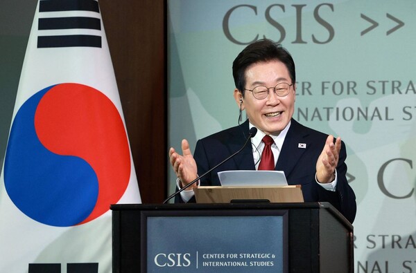이재명 대통령이 25일(현지시간) 미국 워싱턴DC 국제전략문제연구소(CSIS)에서 정책 연설을 하고 있다. 연합뉴스. 