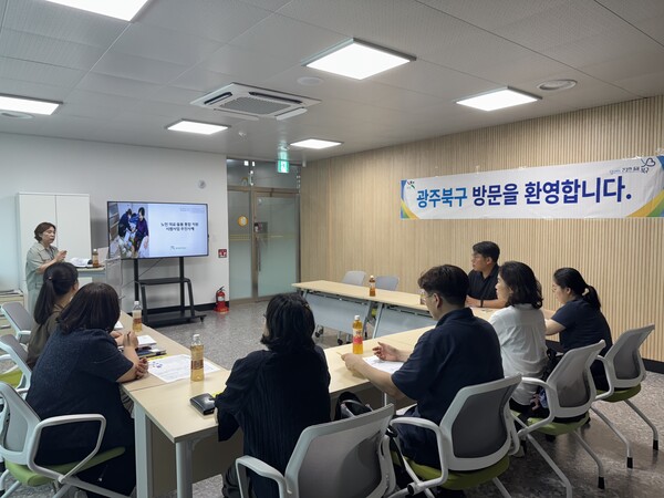 부산 영도구가 지난 7월 8일 광주 북구의 통합돌봄 모델을 벤치마킹하기 위해 북구 돌봄사업 현장을 방문했다. 북구