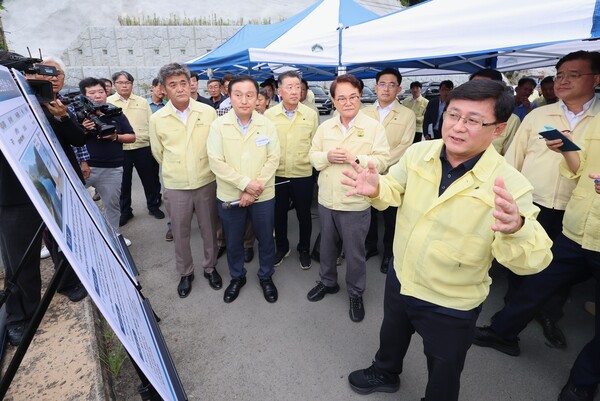 김성환 환경부장관은 지난 26일 낙동강권역 신규댐 후보지인 청도군 운문면을 방문해 청도군과 지역주민 등의 의견을 청취했다.(사진=청도군)