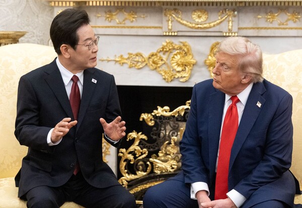 이재명 대통령과 도널드 트럼프 미국 대통령이 25일(현지시간) 미국 워싱턴DC 백악관에서 정상회담을 하고 있다. 연합뉴스 제공.