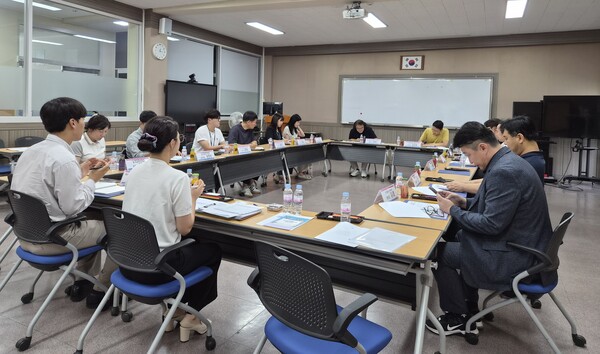 시교육청이 28일 취업지원센터 모둠활동실에서 빛고을 직업교육 혁신지구 실무자가 참석한 가운데 ‘상반기 빛고을 직업교육 혁신지구 성과 공유 및 하반기 교육과정 운영 협의’를 진행했다. 광주교육청