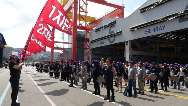 지난달 11일 HD현대중공업 노조가 파업을 진행하고 있는 모습. 연합뉴스