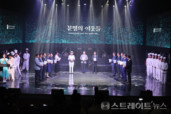 김태균 의장이 29일 목포문화예술회관에서 열린 ‘2025 전남국제수묵비엔날레 개막식’에 참석했다. 전남도의회