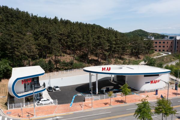 한국가스공사는 2022년 국내 수소충전소 중 대구혁신도시와  인천공항, 창원성주에 일반인이 직접 연료를 주입할 수 있는 셀프 수소 충전소 실증사업을 진행했다. 한국가스공사 제공