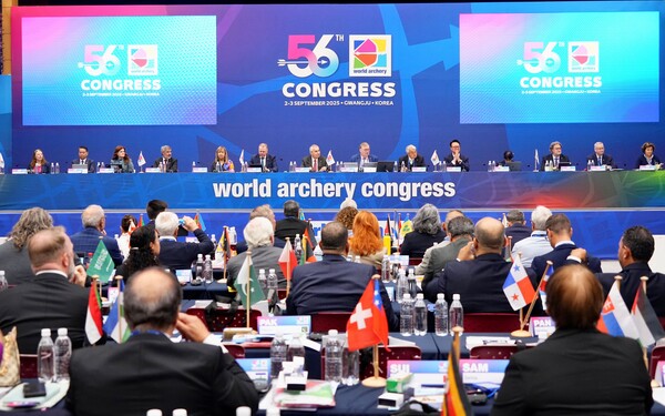 세계양궁연맹 총회가 2일 광주 김대중컨벤션센터에서 전 세계 105개국 양궁 대표단이 참석한 가운데 개막했다. 광주시