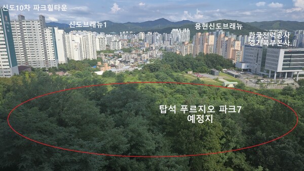 대우건설이 경기도 의정부시 용현동 267-8번지 일원에 공급하는 ‘탑석 푸르지오 파크7’ 건설 예정지. 5일 청약홈은 이 단지 1순위 청약 결과, 평균 0.29 대 1의 경쟁률을 기록했다고 밝혔다. 사진으로만 봐도 경사 입지가 한눈에 보인다. 좌우측에 신도브래뉴 단지들, 한국전력공사 경기북부본사가 위치해 있다. 김태현 기자