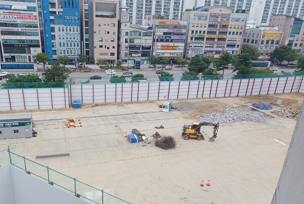 지난 5일과 6일 대우건설 울산 현장과 롯데건설 김해 아파트 현장에서 사망사고가 잇따른 가운데, 서울의 한 아파트 현장에서 아파트 공사 준비가 한창이다. 사진은 기사와 무관. 김태현 기자