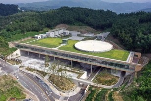 ‘2025 국제백신산업포럼(IVIF 2025)’이 8일~ 9일까지 ‘미래 감염병 대응을 위한 백신 전략과 혁신 기술’을 주제로 안동국제컨벤션센터(ADCO)서 열린다.(사진=안동시) 