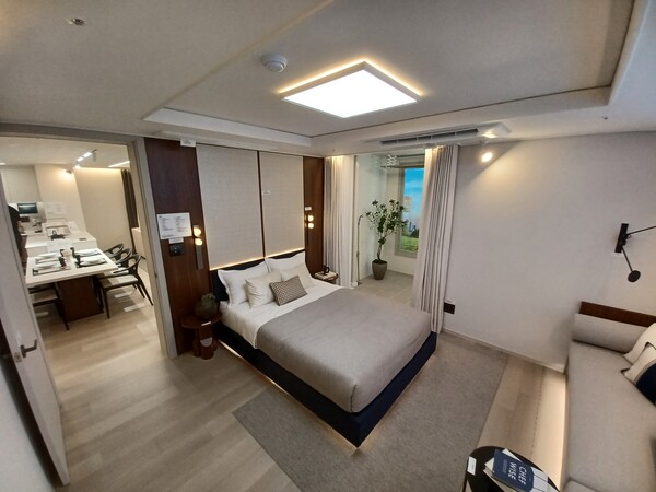 대우건설이 ‘망포역세권 복합개발사업’을 통해 경기도 수원시 영통구 영통동 980-2번지 일원에 공급하는 주상복합 ‘망포역 푸르지오 르마크’의 100㎡B형 침실. 김태현 기자