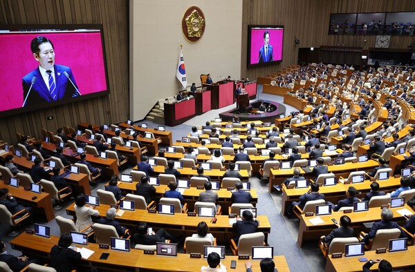 더불어민주당 정청래 대표가 9일 서울 여의도 국회에서 열린 본회의에서 교섭단체 대표연설을 하고 있다. 연합뉴스. 