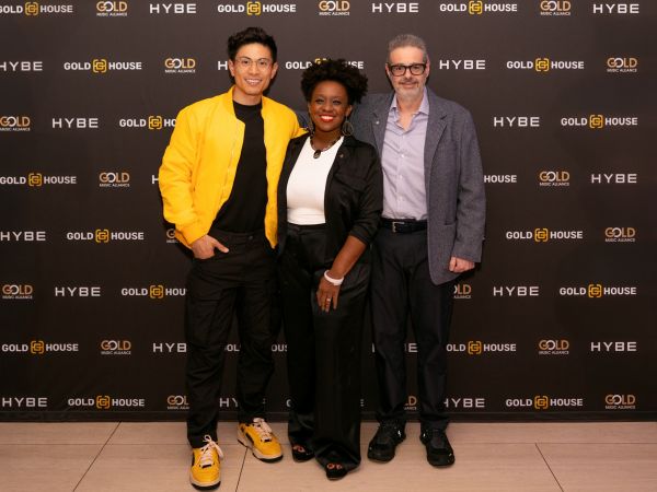 지난 9일(현지시간) 미국 로스앤젤레스(LA) 더 웨스트 할리우드 에디션에서 열린 K-팝 관련 특별 대담 및 네트워킹 이벤트에서 개회사를 한 빙 첸 골드하우스 공동창립자 겸 의장, 키아나 콘리 아킨로 레코딩 아카데미 로스앤젤레스(LA) 지부 시니어 전무, 아이작 리 하이브 아메리카 의장 겸 대표이사(왼쪽부터). 하이브 제공