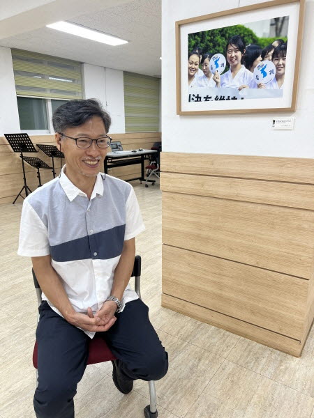 재일 조선학교의 일상을 렌즈에 담은 전재운 작가의 사진전(13일~30일 화순문화원)이 관람객들에게 뜨거운 울림을 안겨주고 있다. 박호재 기자 