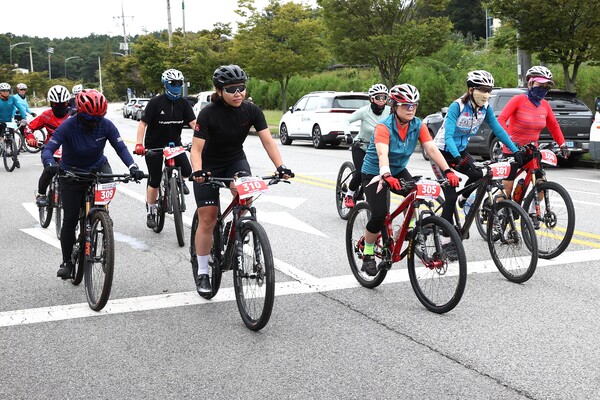 경북 상주시는 14일, 낙동강일원에서 진행된 ‘2025 상주시장기 자전거대회’를 안전하고 성공적으로 마무리했다.(사진==상주시)