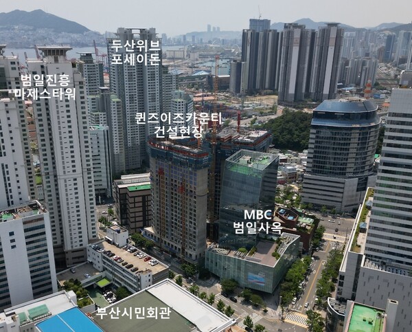 ㈜대성문과 리즈건설, 이채건설이 부산광역시 동구 범일동 828-9번지(구. 부산상록회관 부지)에 공급하는 ‘퀸즈이즈카운티’의 건설현장. 청약홈은 17일 특별공급을 시작으로 이 단지 청약 일정을 시작한다. 부산재개발로그 제공