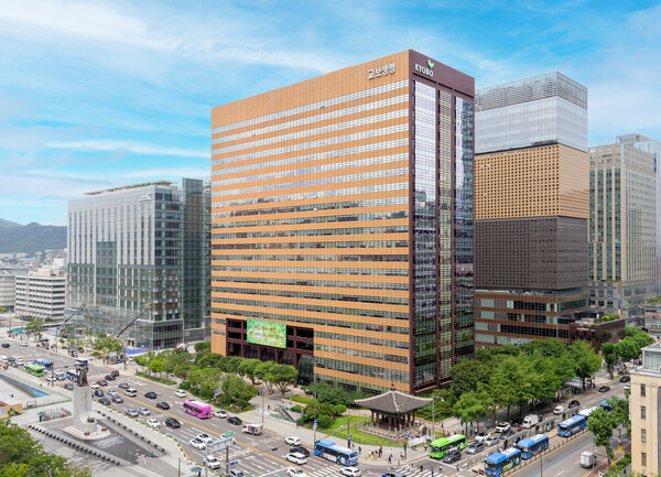 서울 광화문 교보생명 본사 사옥 전경. 교보생명 제공.