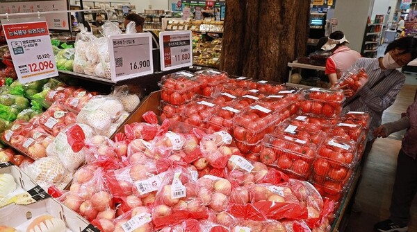 사진은 추석 앞둔 대형마트 모습. 연합뉴스 제공