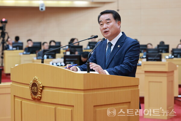 최무경 의원(더불어민주당, 여수4)이 지난 18일 열린 제393회 임시회 도정질문을 통해 전국 최초의 K-컬처 기반 공립형 대안학교인 가칭 '예울고등학교' 설립이 지연되고 있는 것에 대해 강하게 질타했다. 전남도의회