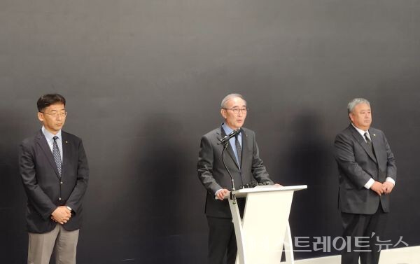 김영섭 KT 대표가 지난 11일 기자 브리핑에 직접 나와 “국민과 고객께 큰 불안을 끼쳐 죄송하다”며 사과했다. 박응서 기자