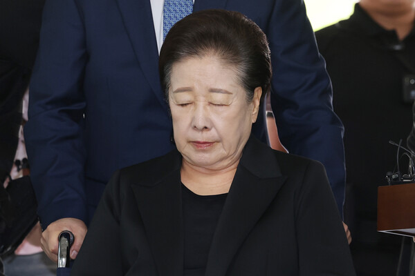 한학자 통일교 총재가 22일 서울중앙지법에서 구속 영장실질심사을 받기 위해 출석하고 있다. 연합뉴스. 