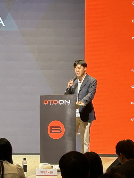 지난 10일 BTCON 행사에서 기조발표 중인 앤드류 킴. 사진 장석진 기자.