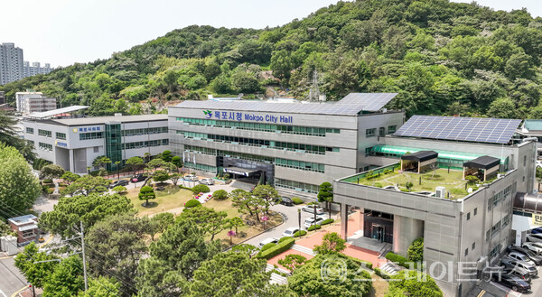 목포시가 추석과 연말을 맞아 지역경제 활성화를 위해 '목포사랑상품권'의 월 구매 한도를 기존 50만 원에서 70만 원으로 상향한다. 목포시