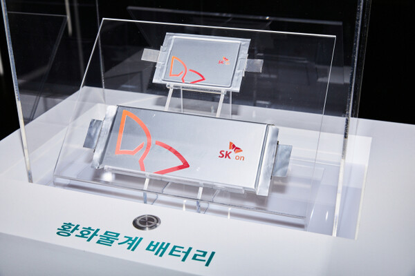'인터배터리 2025' 현장에 전시된 SK온의 황화물계 전고체 배터리. SK온 제공