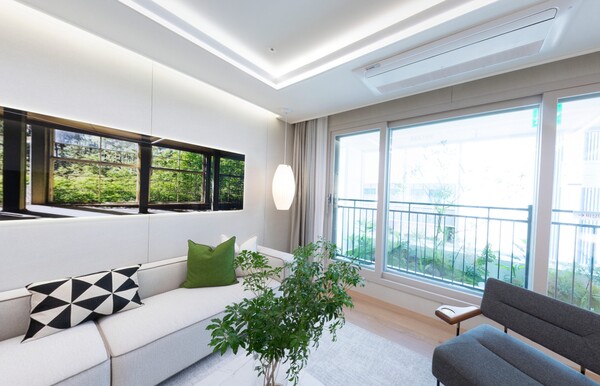 동일토건이 충남 아산시 탕정면 갈산리 183-1번지(아산탕정지구 도시개발사업 A1블록) 일원에 공급하는 ‘아산탕정 동일하이빌 파크레인’ 84㎡A형 거실