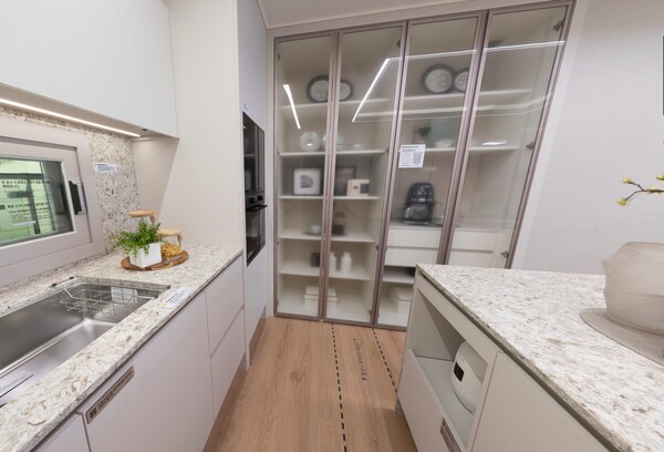 동일토건이 충남 아산시 탕정면 갈산리 183-1번지(아산탕정지구 도시개발사업 A1블록) 일원에 공급하는 ‘아산탕정 동일하이빌 파크레인’ 84㎡A형 주방