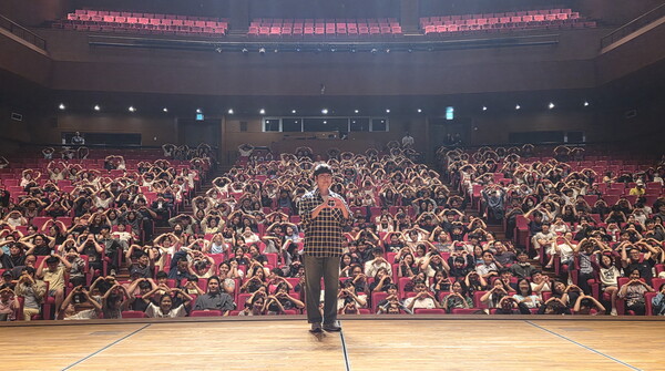 창원아카데미가 주최한 올해 세번쩨 강연 모습.