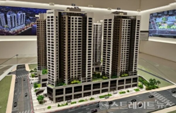 HDC현대산업개발이 서울특별시 중랑구 망우동 506-1번지 상봉재정비촉진지구 9-1구역 일원에 공급하는 ‘상봉 센트럴 아이파크’의 모델하우스 내 모형. 청약홈은 29일 이 단지 특별공급 결과, 평균 4.45 대 1의 경쟁률을 기록했다고 밝혔다. 김태현 기자