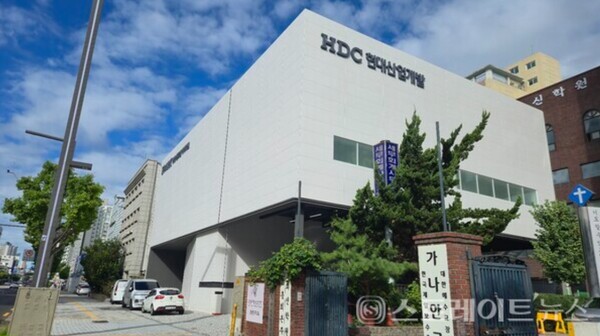 HDC현대산업개발이 서울특별시 중랑구 망우동 506-1번지 상봉재정비촉진지구 9-1구역 일원에 공급하는 ‘상봉 센트럴 아이파크’의 모델하우스. 김태현 기자